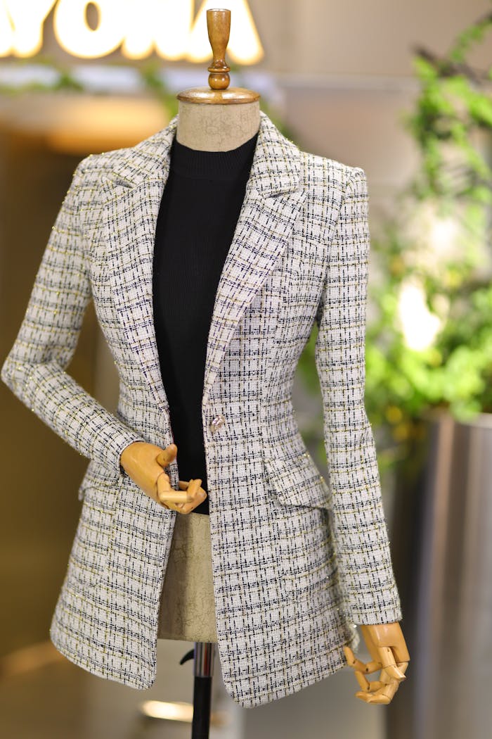 services-05 Stylish plaid jacket showcased on a mannequin in a fashion boutique. Perfect for elegant and modern looks.